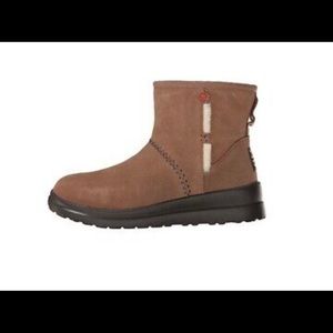 I heart Ugg’s ankle boot, tan.